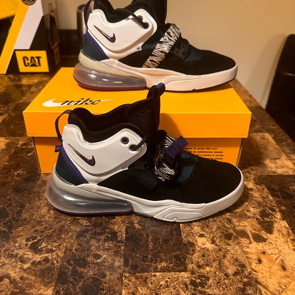 Nike Airforce 270 Carnivore’s - Picture 2 of 4